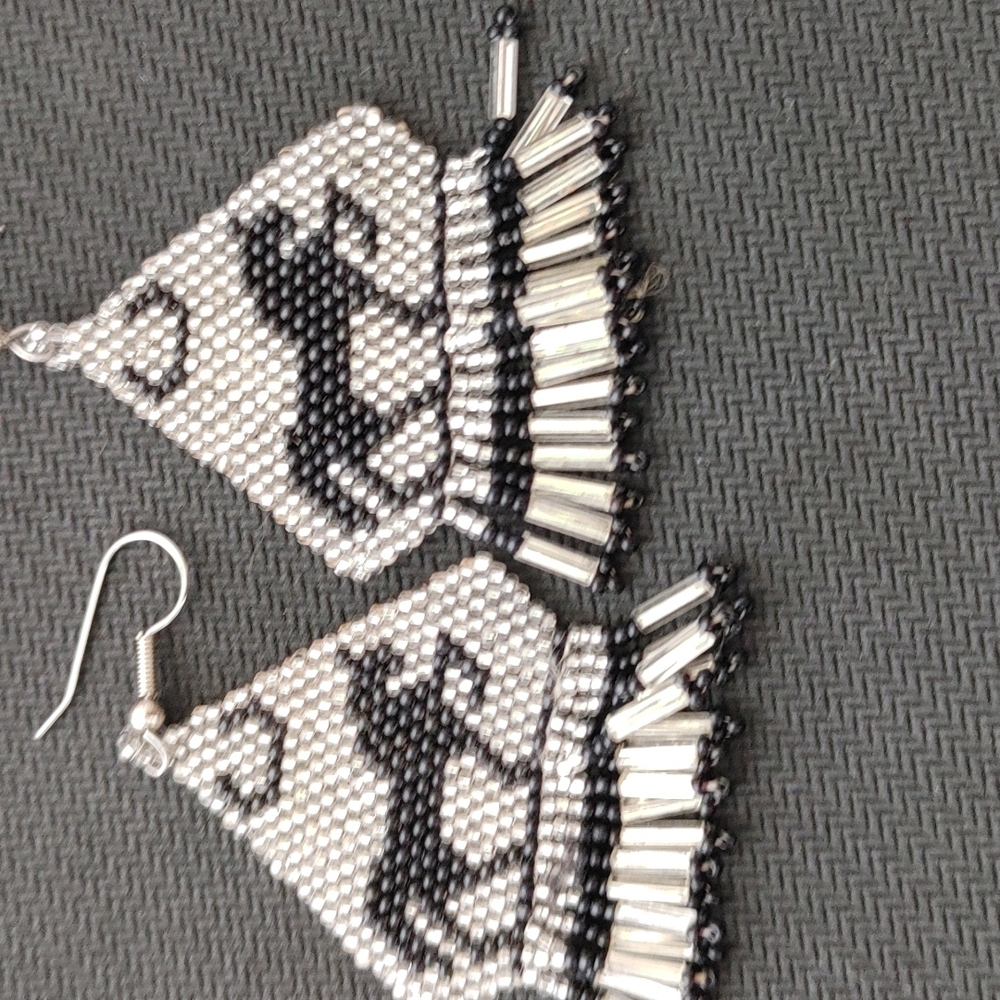 Unicorn handmade beaded earrings - Picture 2 of 3